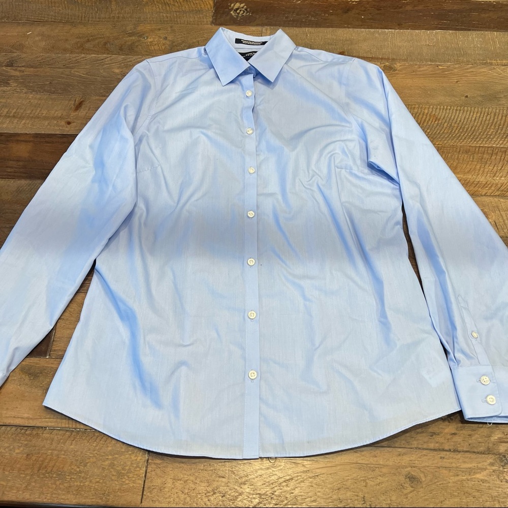 LANDS’ END OUTFITTERS WOMENS WRINKLE FREE BROADCLOTH SHIRT Size 10 Light blue